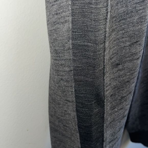 Lululemon two toned gray joggers. Size 8
excellent condition! - Picture 6 of 9